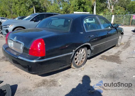 2008 Lincoln Town Car Signature Limited z USA, uszkodzony, nr VIN 2LNHM82W08X655680